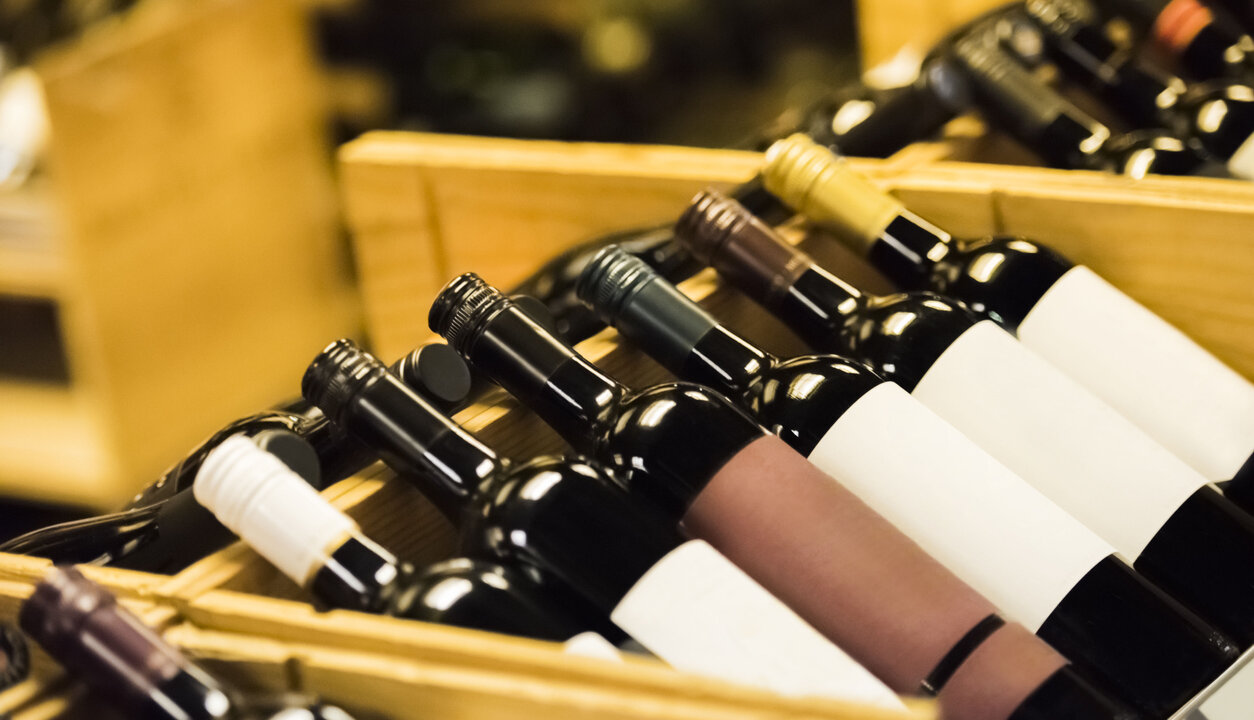 Como armazenar vinho: aprenda de vez em poucos passos