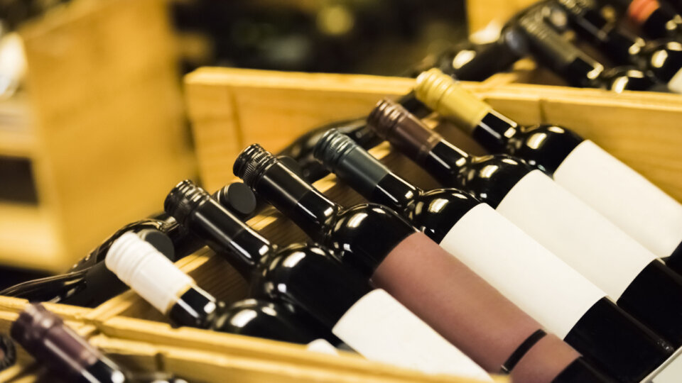 Como armazenar vinho: aprenda de vez em poucos passos