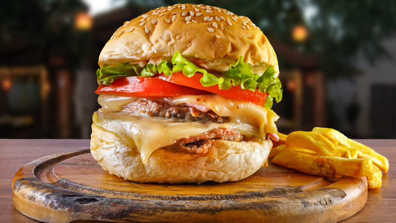 Faça um suculento Hambúrguer e recheie as noites do fim de semana!