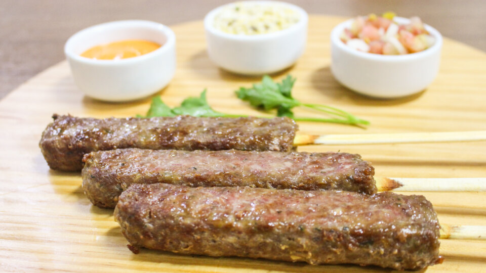 Receita de Kafta Árabe com harmonização para você que quer se sentir um chef na cozinha!