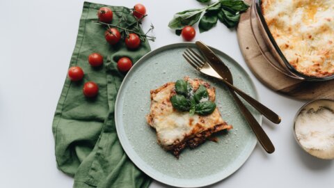 Siga a receita e aprecie uma suculenta Lasanha de Berinjela com Frango!