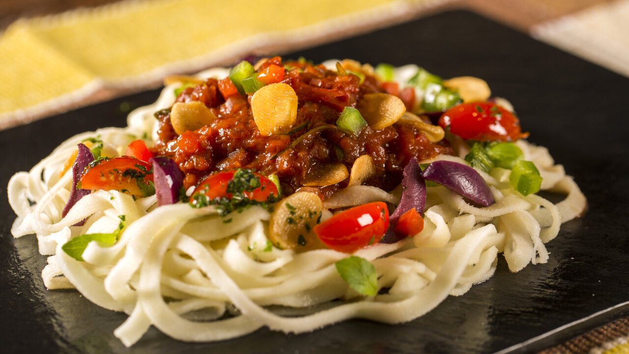 Deliciosa receita de macarrão de palmito pupunha em poucos passos!