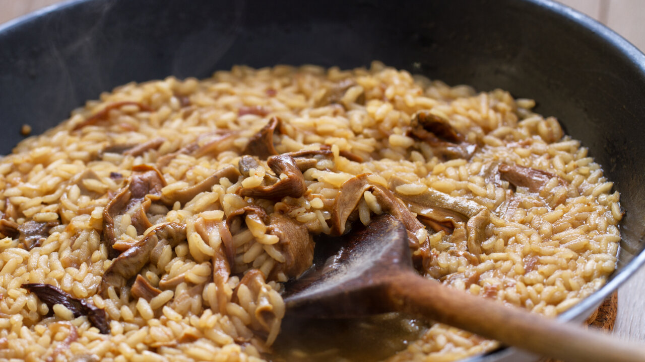 Siga o nosso tutorial de Risoto com Cogumelo e saboreie a refeição!